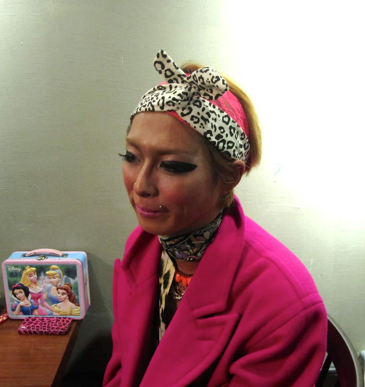 Sun-hye Ha identifies as androgynous and commenced hormone therapy at the age of 21. She says she has experienced harassment and discrimination, and cut off contact from her family for 5 years. 