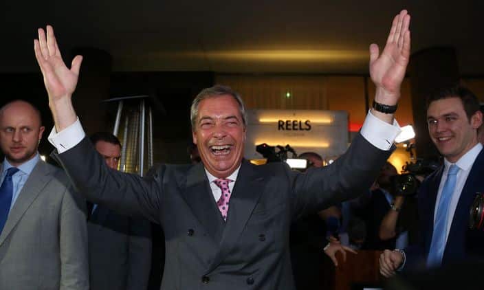 Kiongozi wa UKIP Ngel Farage, asherehekea baada ya Uingereza kuondoka katika EU
