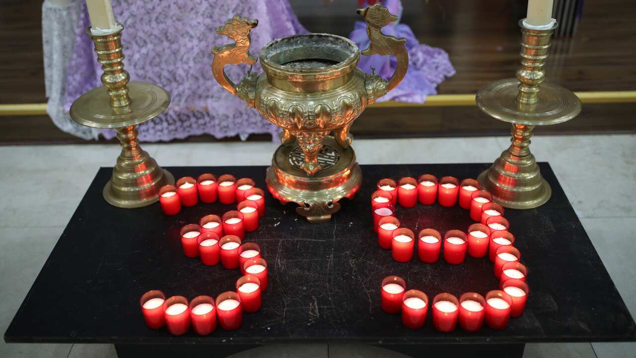 A ceremony for the mass prayer and vigil for the 39 victims at London's Vietnamese church (AAP)
