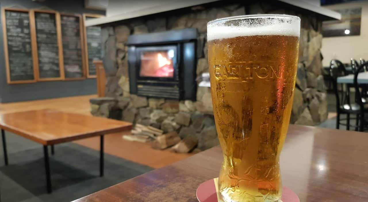 Mallacoota's thirsty bushfire survivors will be able to enjoy a beer thanks to the efforts of the Australian Navy.