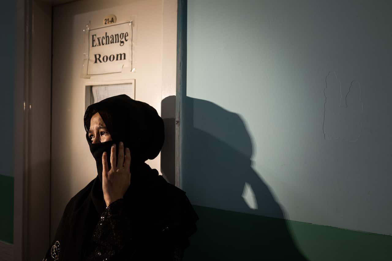 A young woman weeping at the hospital after being told she could not pick up her dead sisters child in Kabul, Afghanistan, Wednesday, May 13, 2020, a day after an attack on another hospital. (Jim Huylebroek/The New York Times)