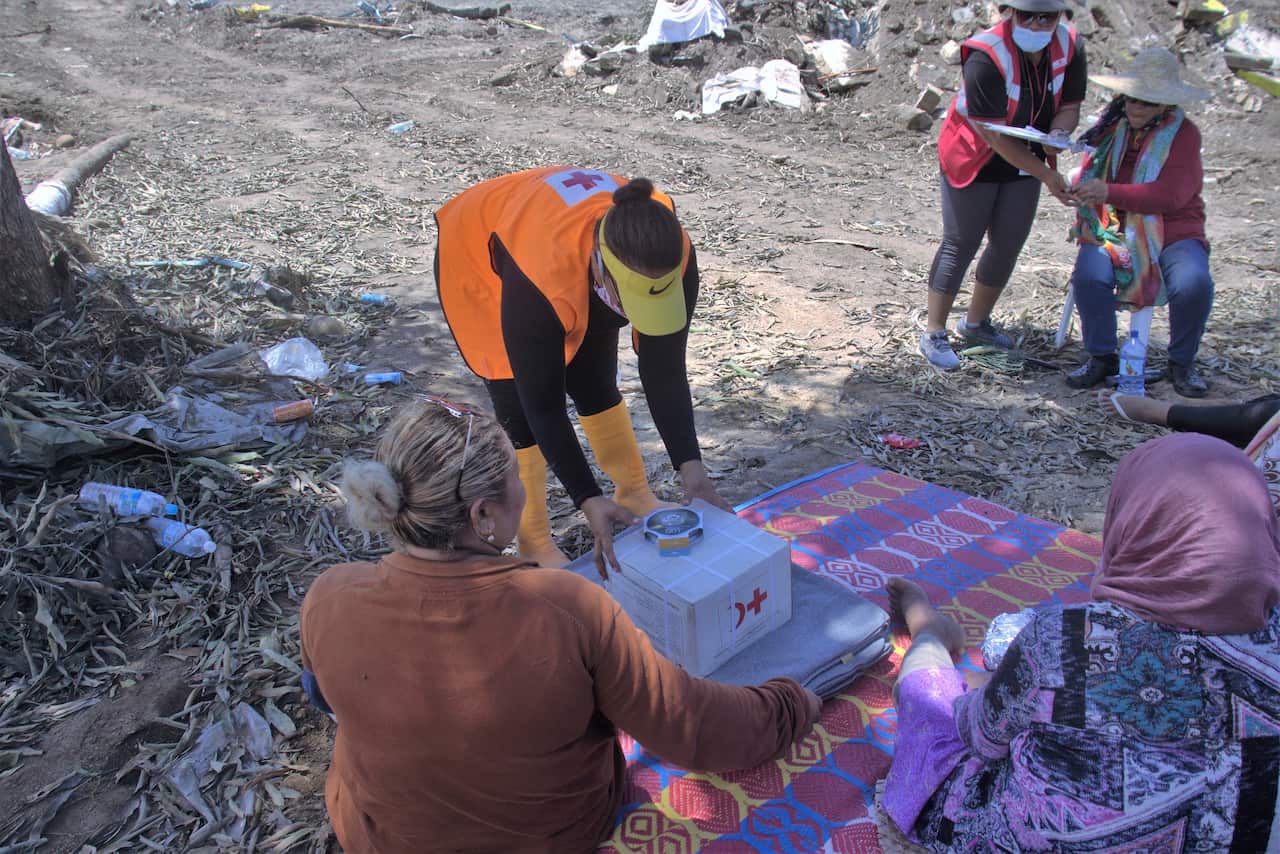 Red Cross teams deliver relief items to families in Kanokupolu, western Tongatapu on 21 January 2022,