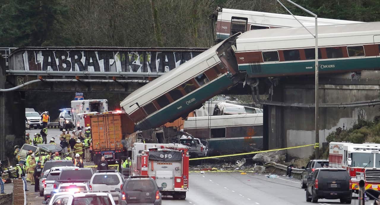 The derailment of 13 carriages of an Amtrak train in Washington State has caused "multiple fatalities".
