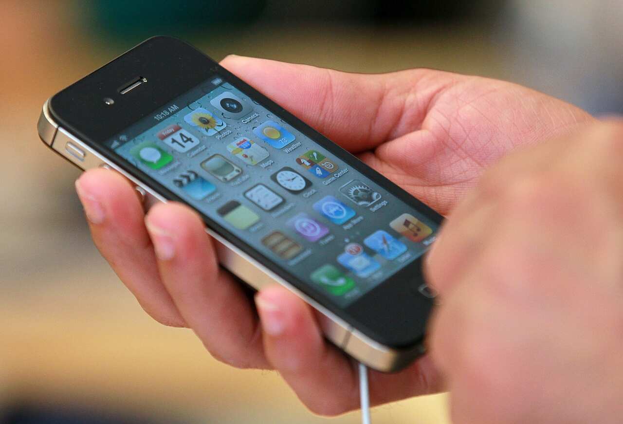 apple_iphone_131030_getty.JPG