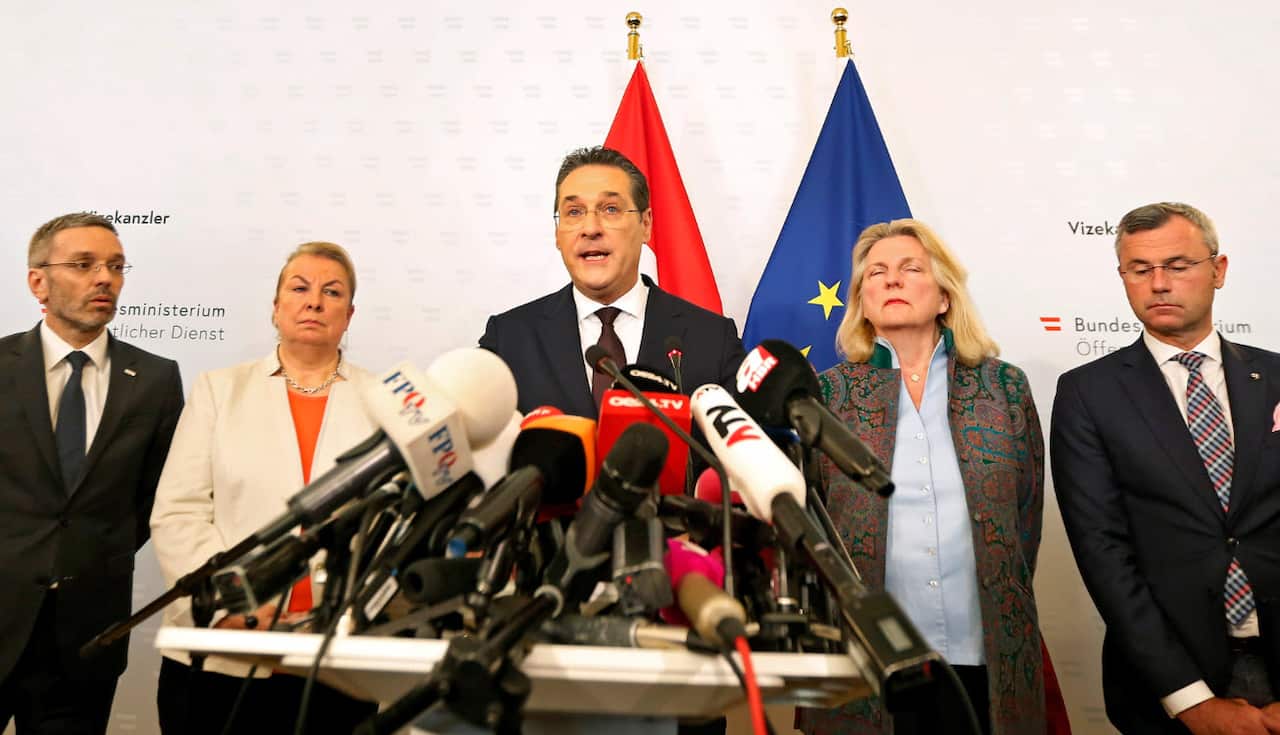 Austria's Vice-Chancellor Heinz Christian Strache (C) of the Austrian Freedom Party (FPOe) and other ministers (AAP)