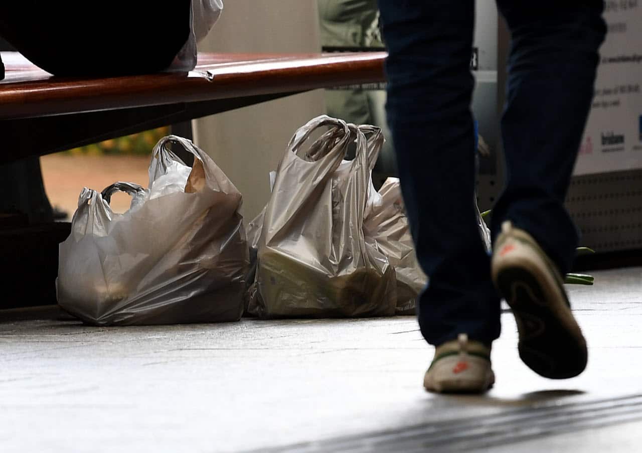 Major supermarket chains Coles and Woolworths have both announced that single-use plastic bags will be eliminated from stores. 