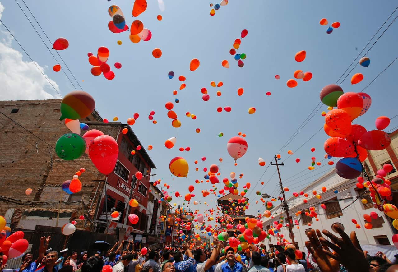 Nepalese people gather to release balloons at Kathmandu Durbar Square in memory of people who died in the earthquake a year ago (AAP)
