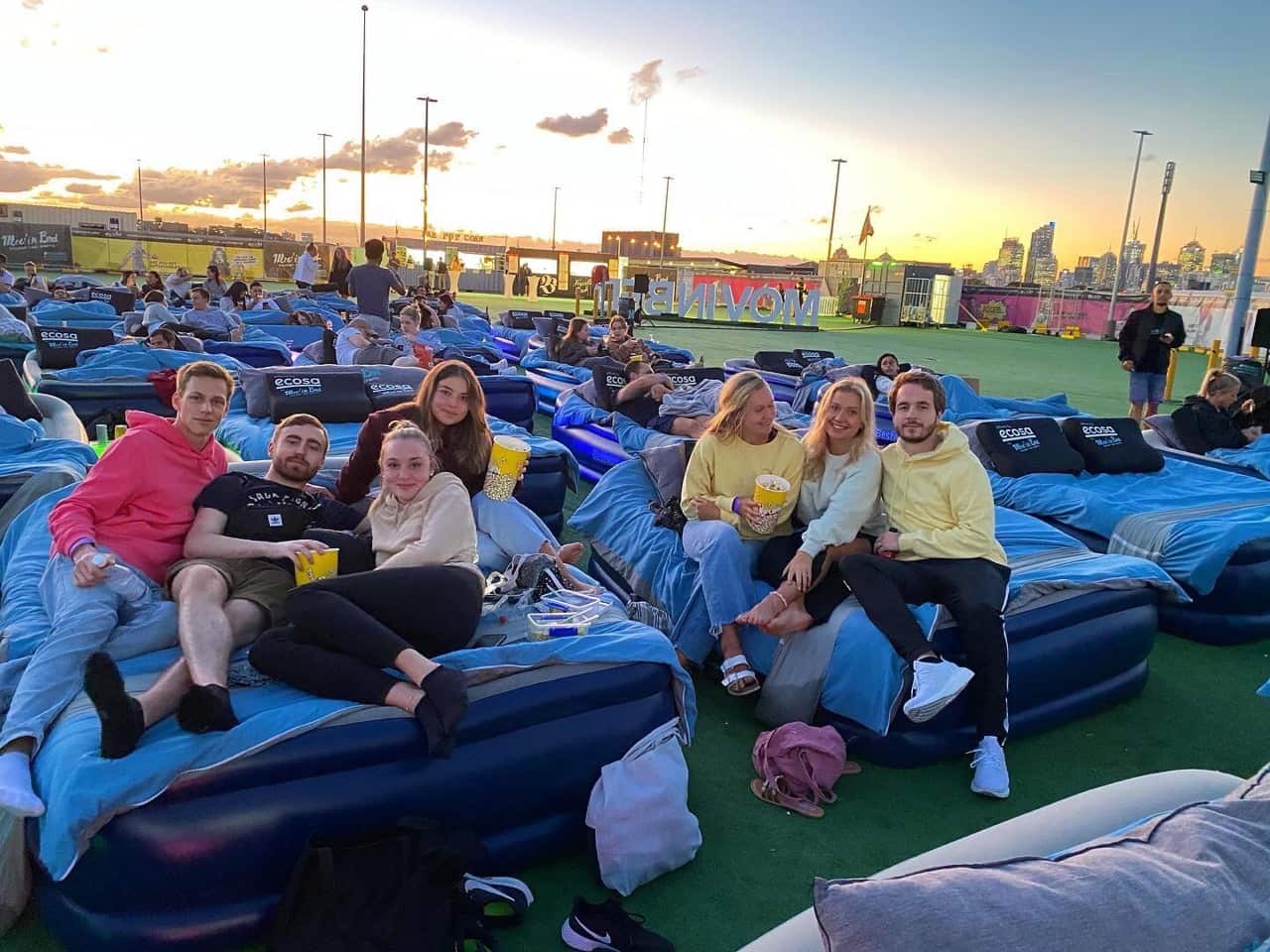 Two of the Swedes in Maja's group have been able to fly home, the rest are stranded in Australia. 