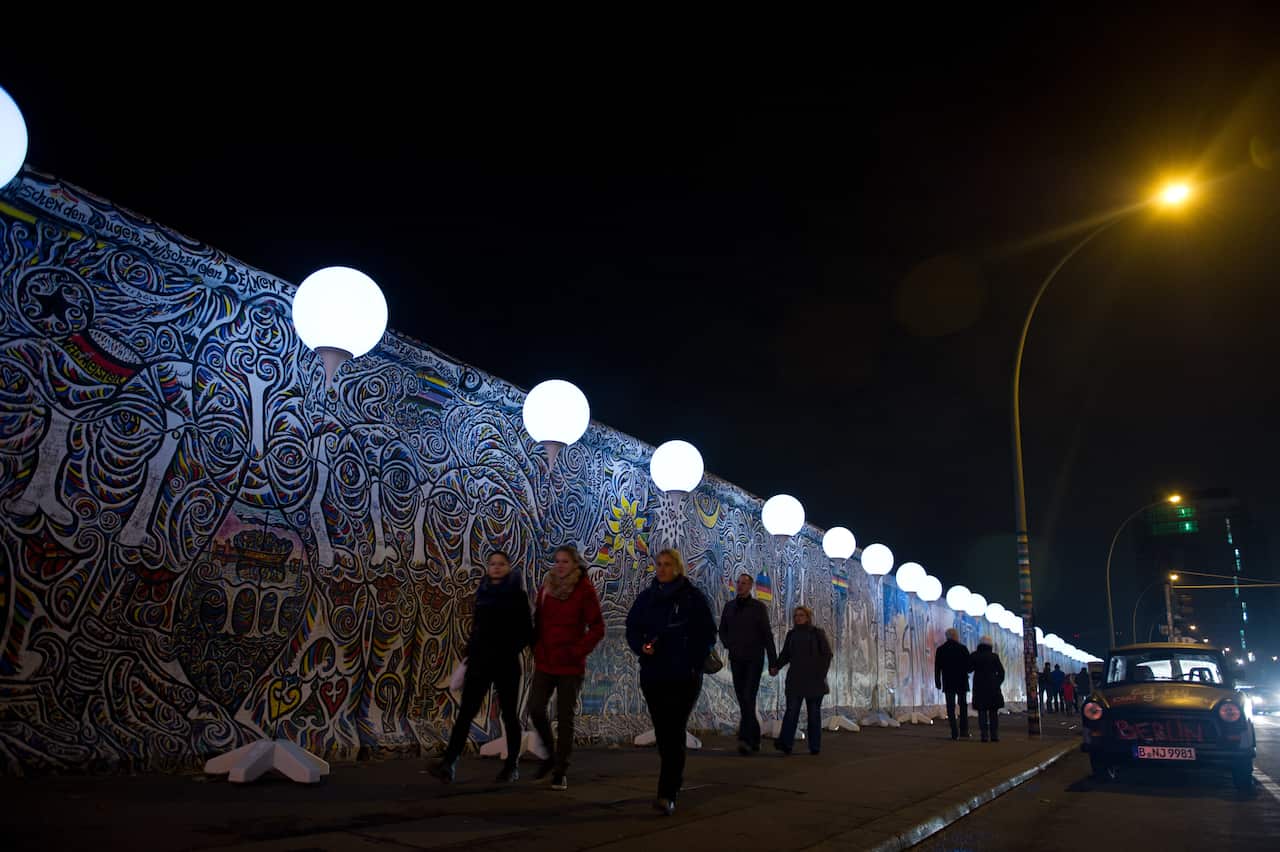 berlin_wall_lights_25_071114_aap.jpg