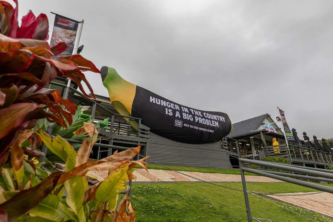 The message from Foodbank is "hunger in the country is a big problem". 