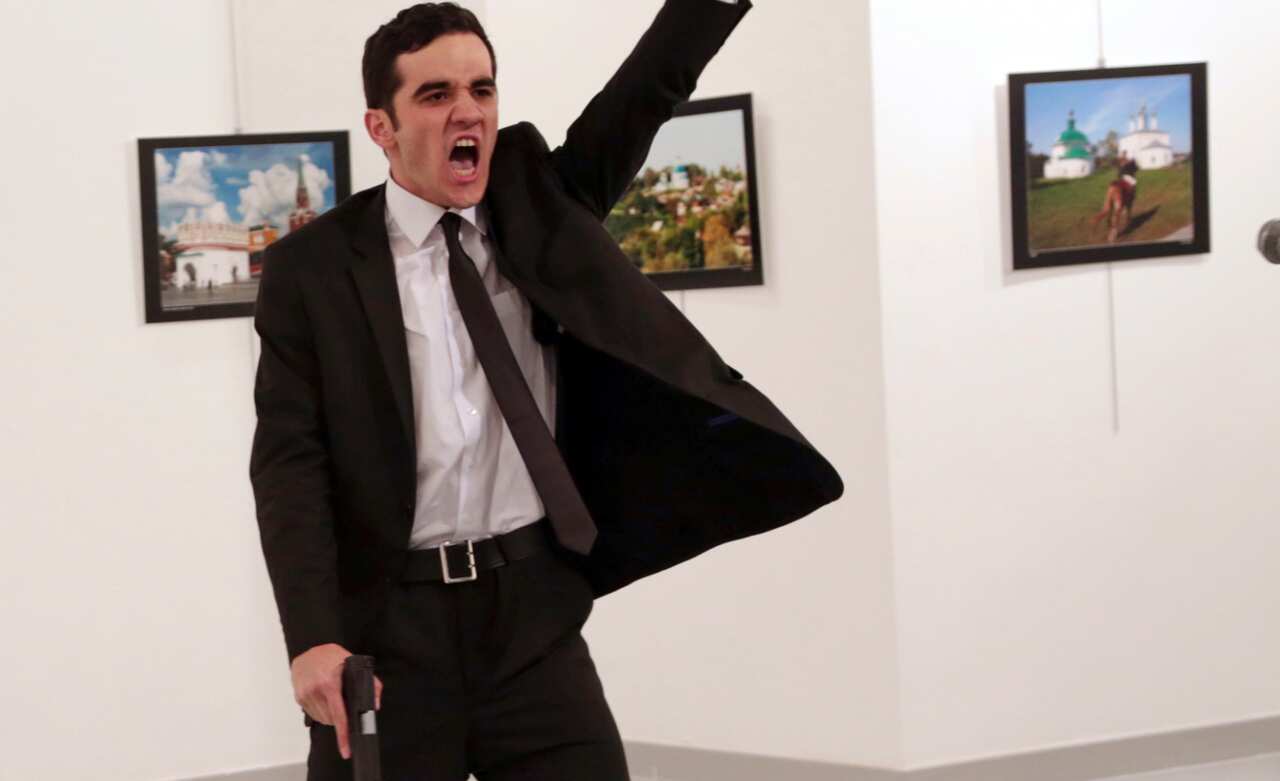 A cropped version of Burhan Ozbilici's controversial photo.