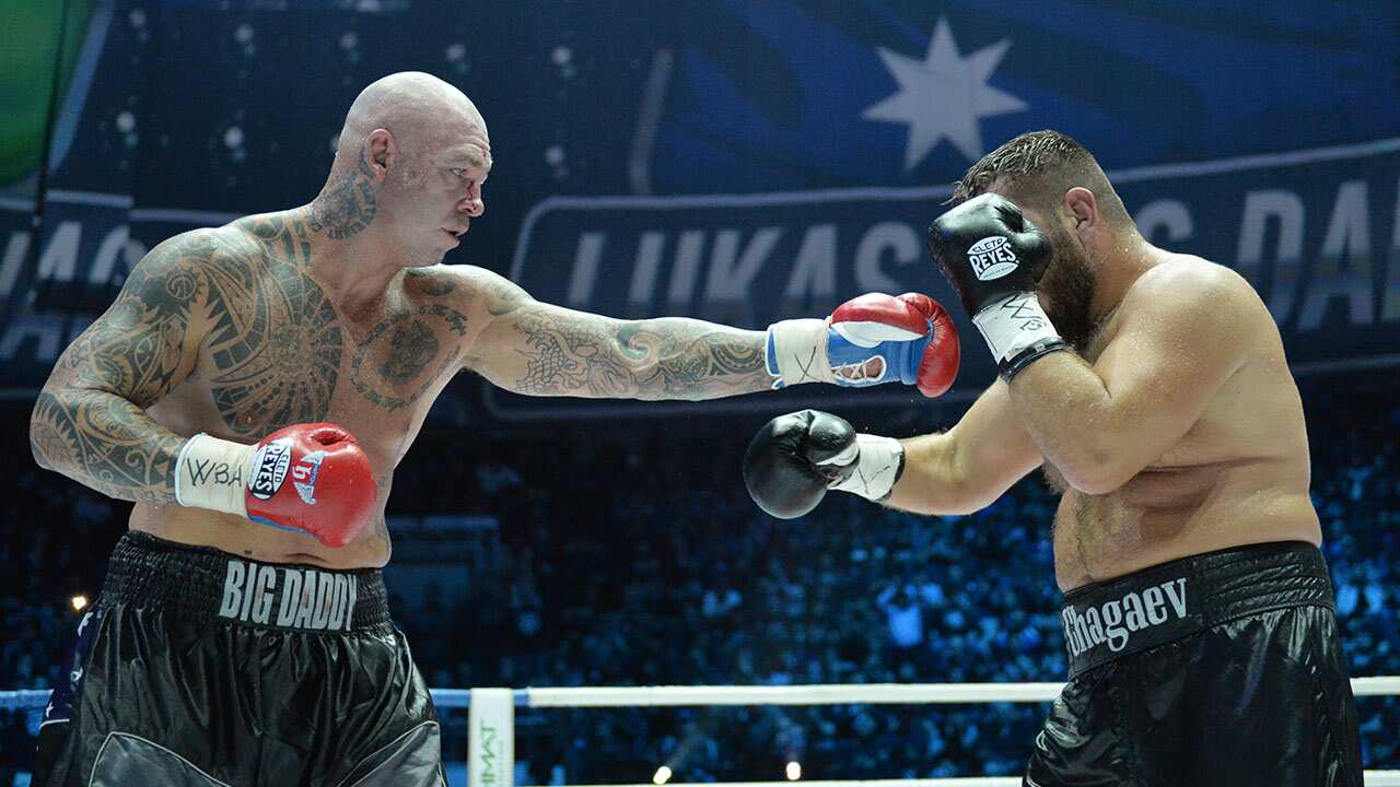  Australia's Lucas Browne, left, and Uzbekistan's Ruslan Chagaev in the match for the WBA world heavyweight title. Said Tsarnaev/Sputnik via AP
