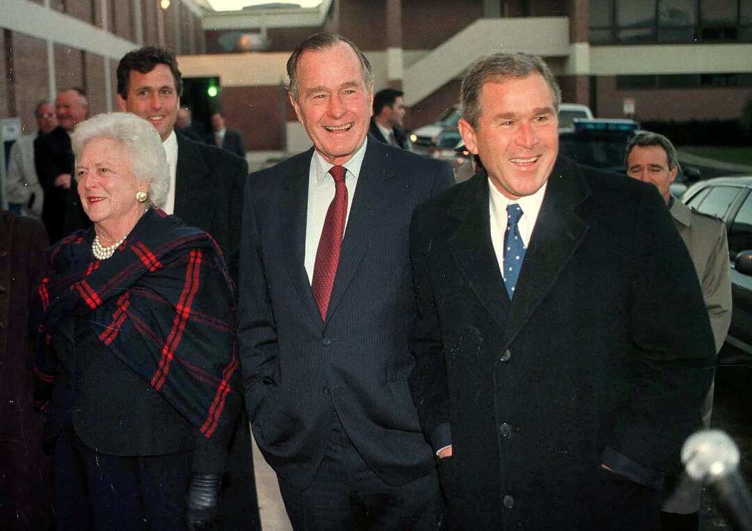 Former president George HW Bush with former first lady Barbara Bush and son George W Bush.