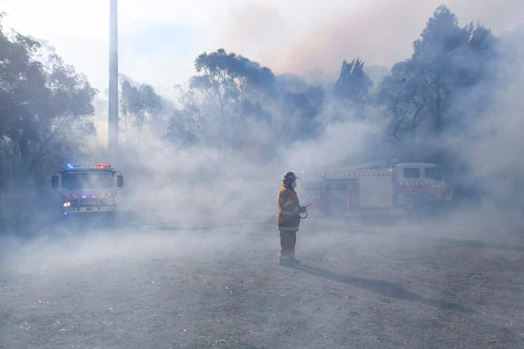 NSW fire fighters work on containing an out of control bushfire in Bomaderry near Nowra, Wednesday, August 15, 2018.  (AAP Image/Lukas Coch) 