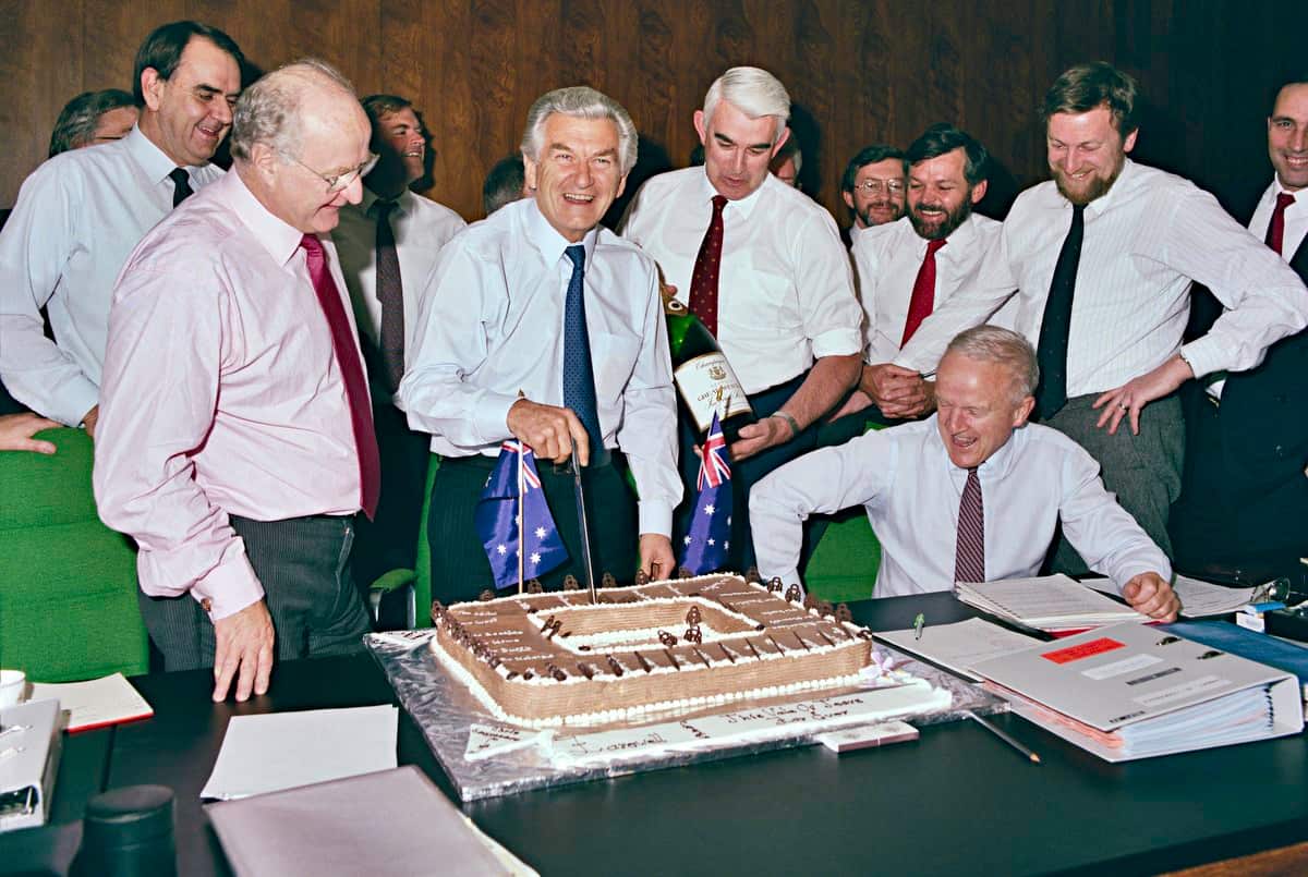 Bob Hawke, John Kerin, John Dawkins, Gareth Evans, other ministers and staff at the last Cabinet meeting in the old Cabinet Room, 1988.