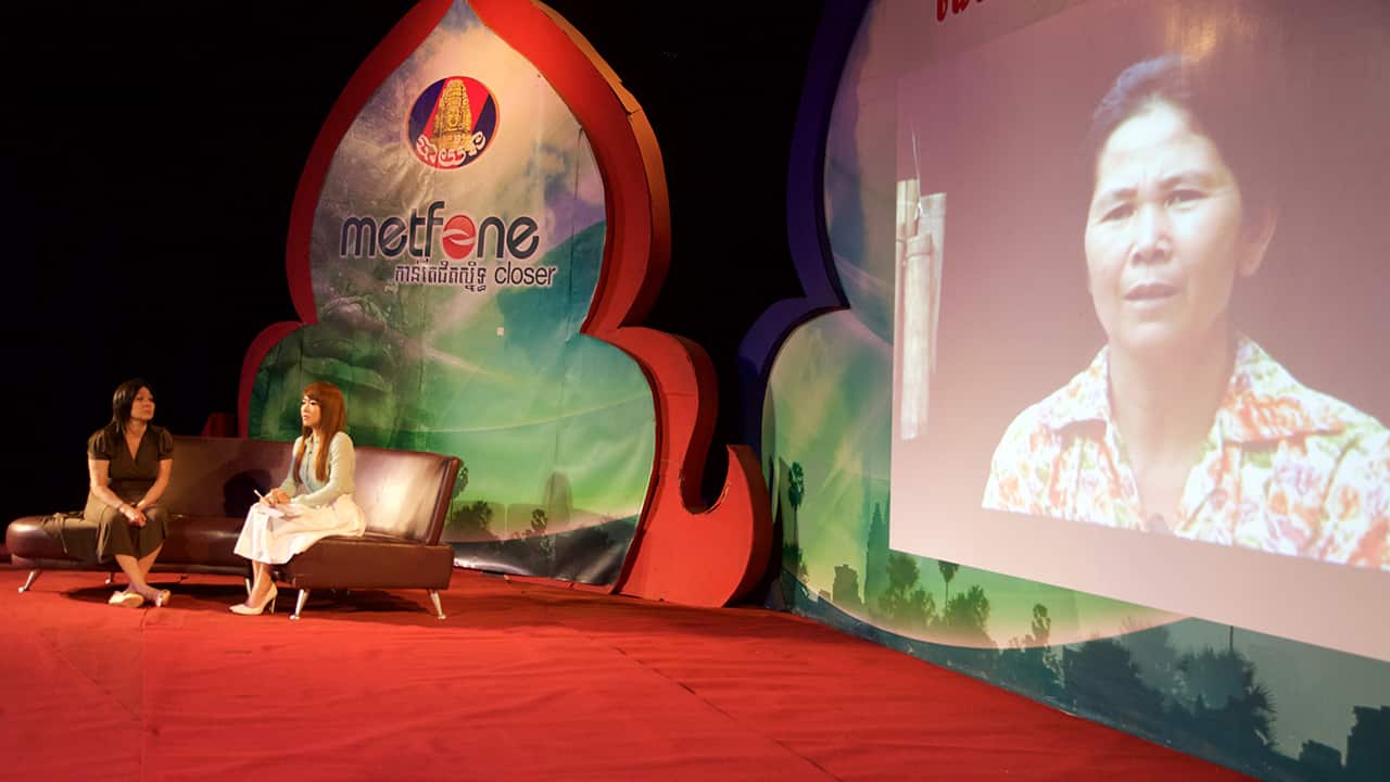 Hong (left) in the TV studio, about to see her sister again after 35 years apart.