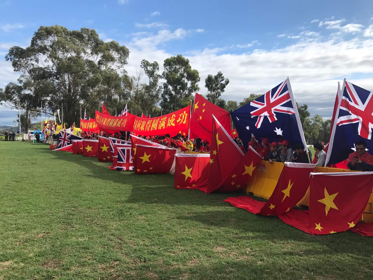 Chinese students welcome Premier Li's visit