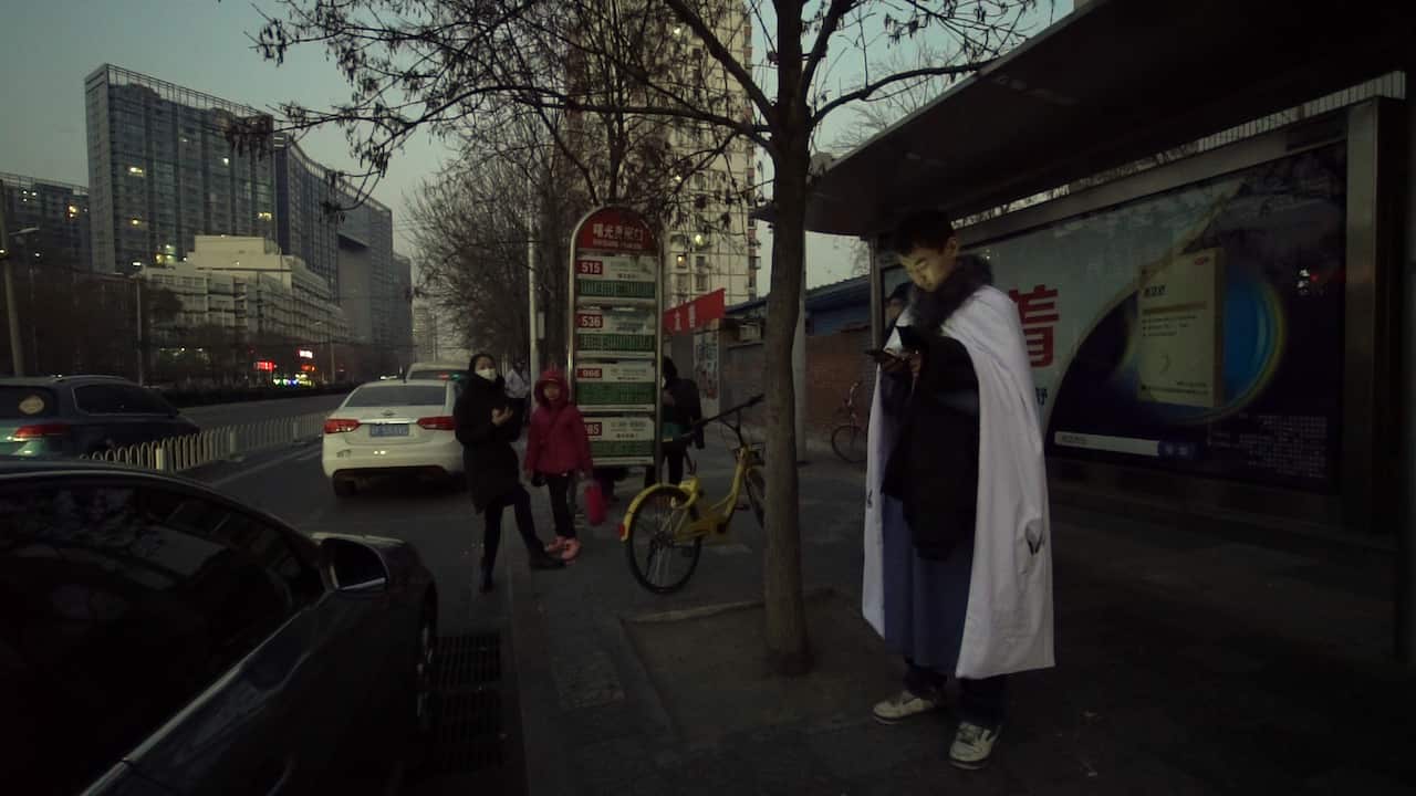 young nationalists reviving traditional Chinese culture through fashion