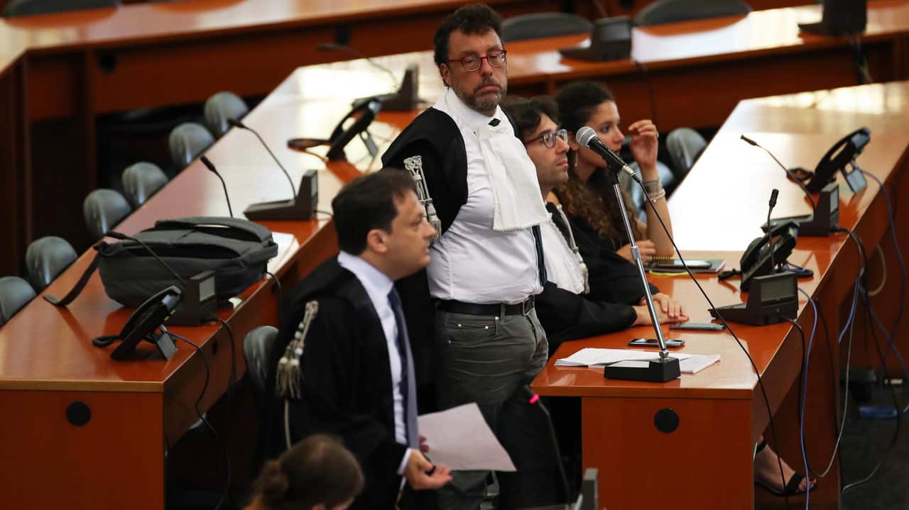 Prosecutor Calogero Ferrara and defendant's lawyer Michele Calantropo prior to the reading of the sentence.