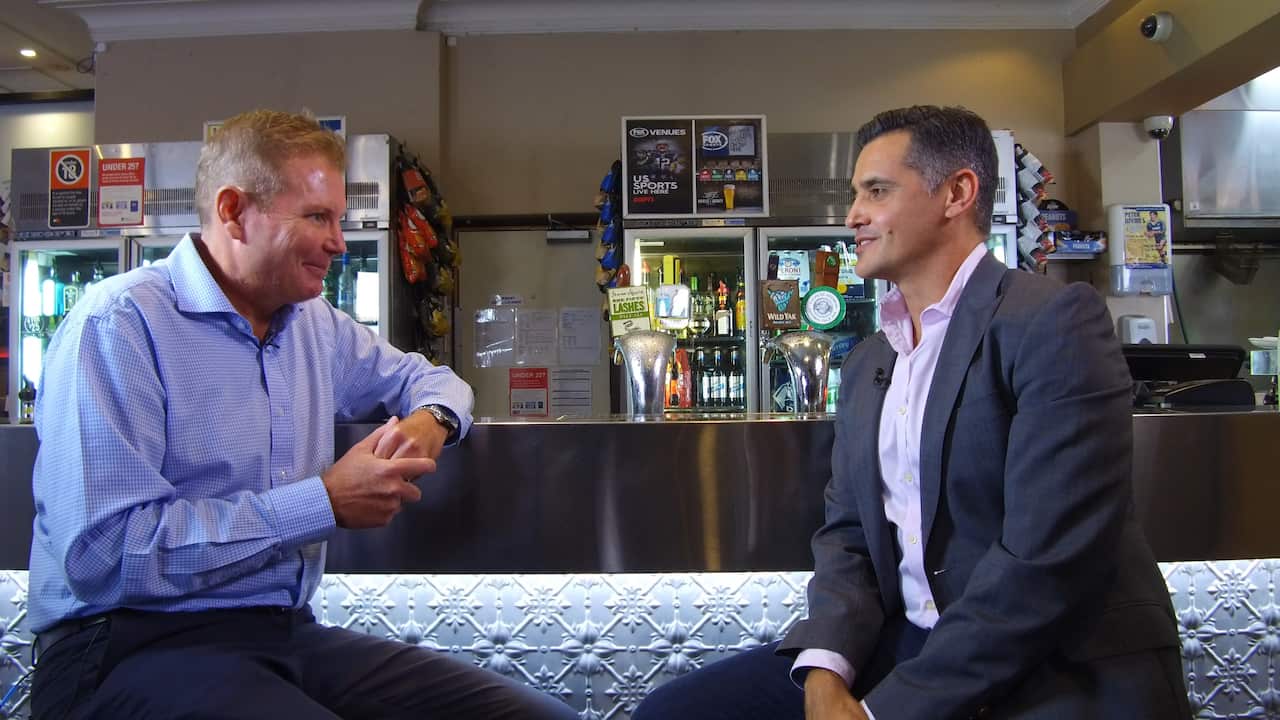 The minister with Ricardo Goncalves.