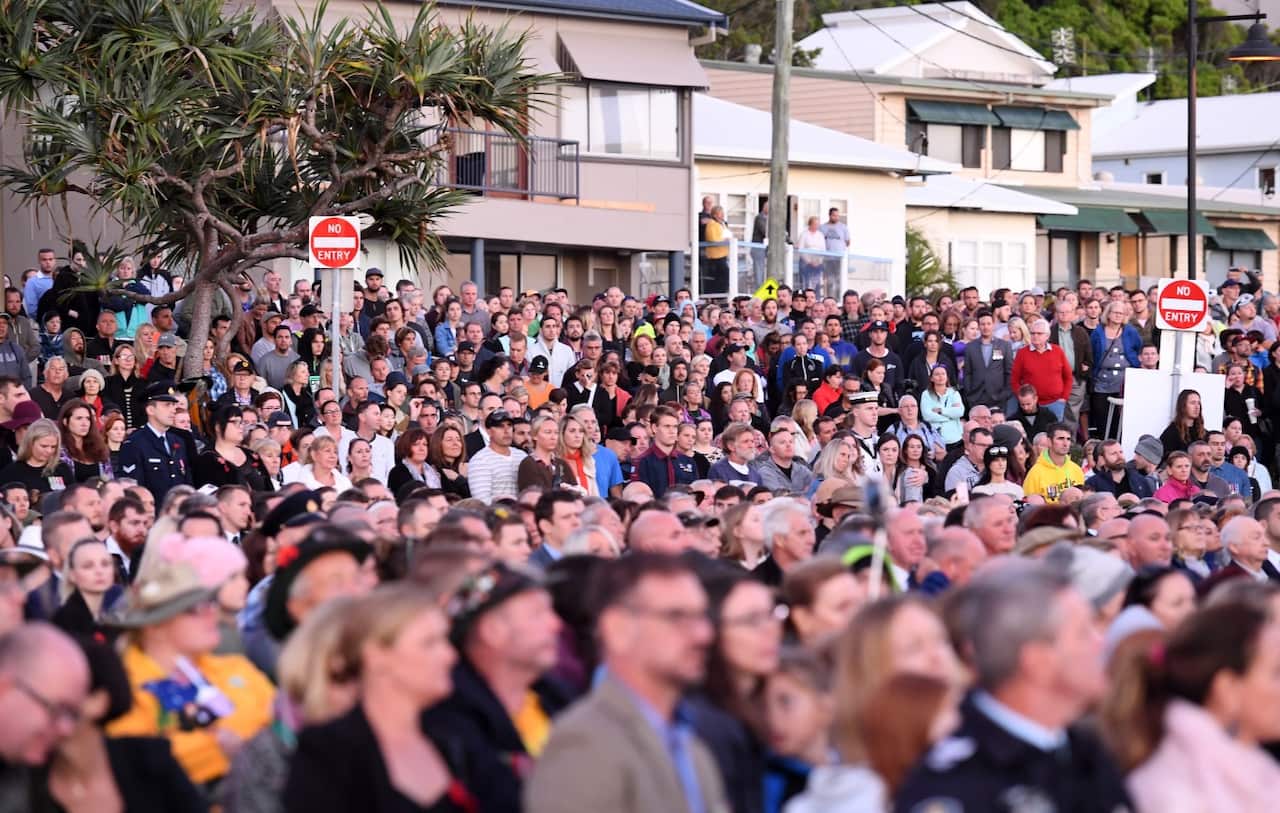 The Anzac Day dawn service held by the Currumbin RSL is seen at Elephant Rock on Currumbin Beach, Gold Coast , Monday, April 25, 2017. (AAP)