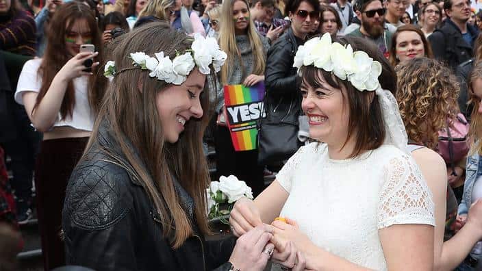 Marriage equality campaigners hosted a mass gay wedding ceremony in Melbourne's CBD in support of a 'yes' vote in the upcoming postal survey. (AAP Image/David Crosling) 