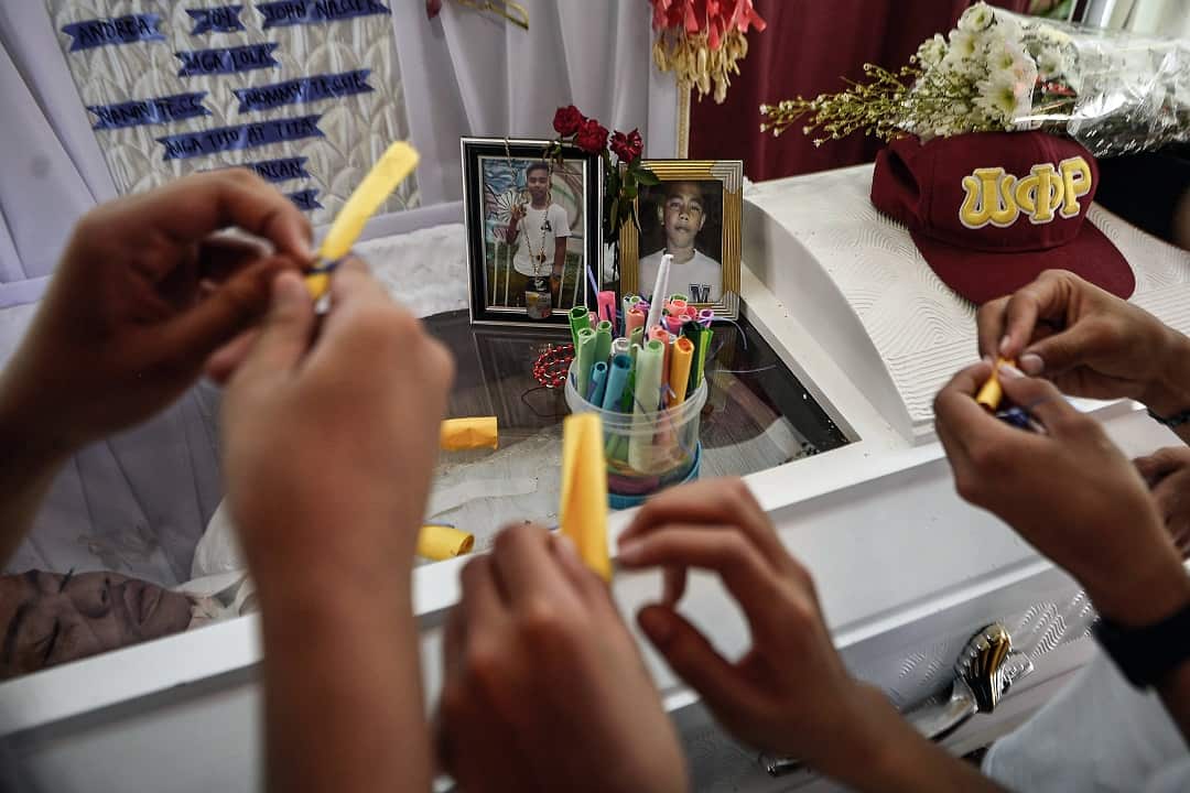 Families mourn the victims of the country's war on drugs.