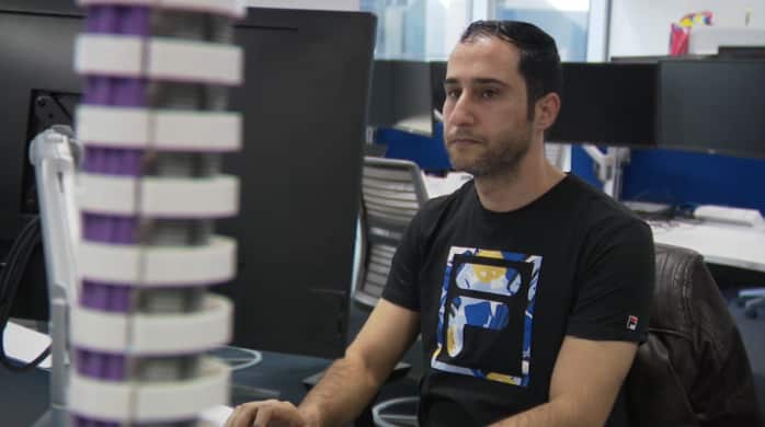 Derar Alkhateeb is a qualified software engineer with a Bachelor's degree from the University of Damascus.