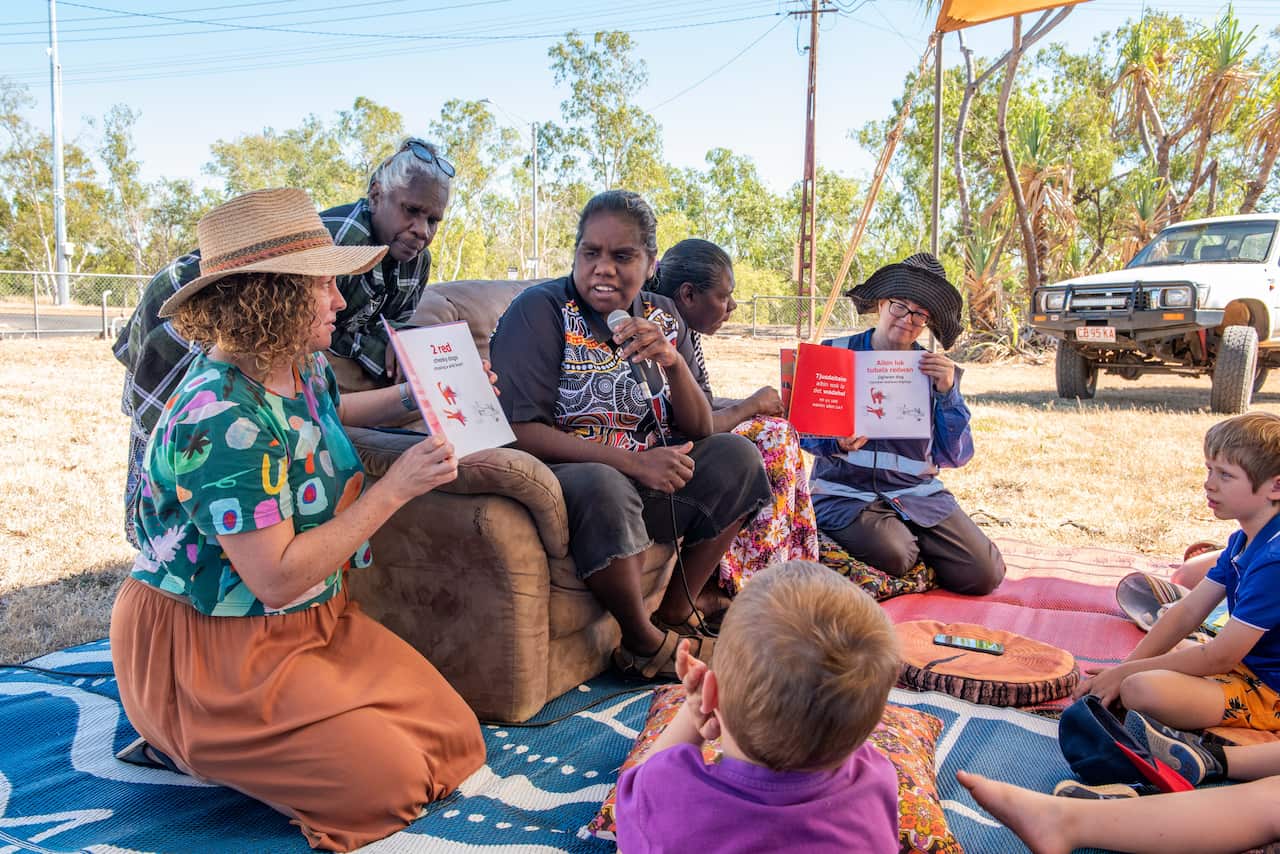 Shania Miller reads Bigismob Jigiwan Dog to a group of school children in Katherine, Northern Territory. 