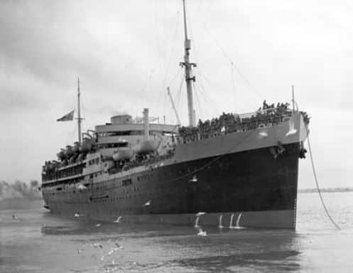 HMT Dunera arriving in Melbourne, 1940. 