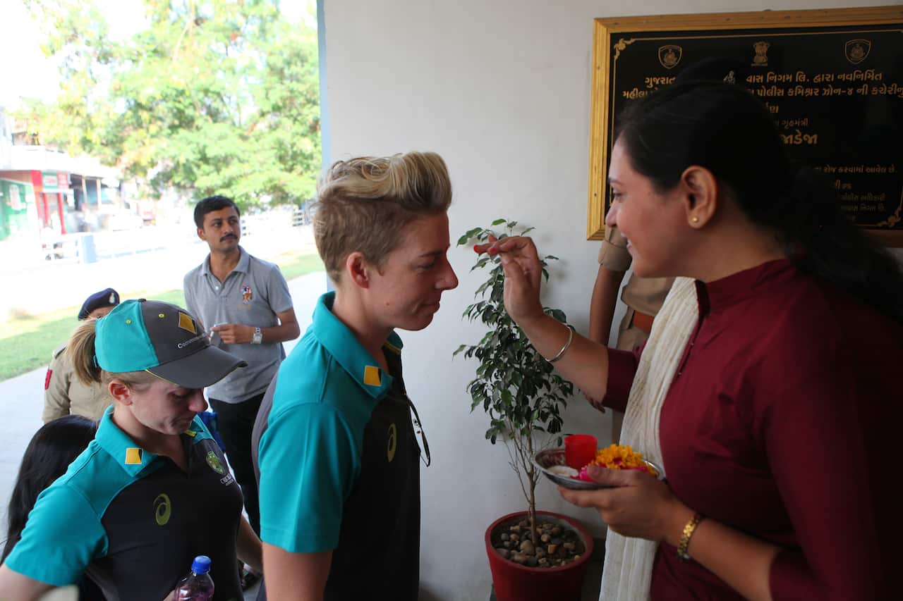 state coordinatorjignasha pandya welcomes to australian team players at kareli baug mahila police station   on dated 13-03-2018 