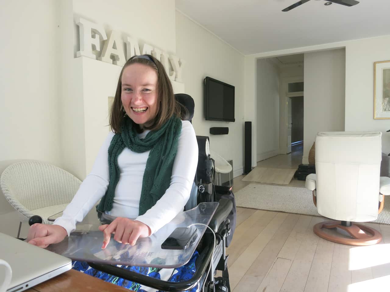 Disabled Actor Emily Dash writes and performs with Can you see Me? Theatre.