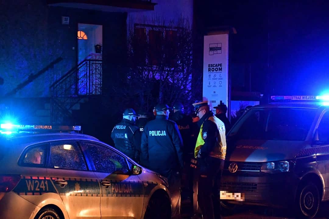 Five 15-years old girls were killed in a fire that broke out in an 'escape room' as they were trying to solve logical riddles. 