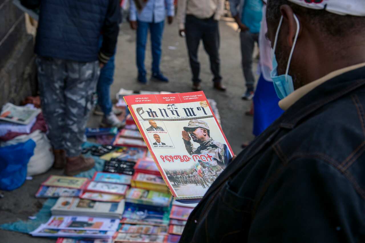 Ethiopians read newspapers and magazines reporting on the current military confrontation in the country.