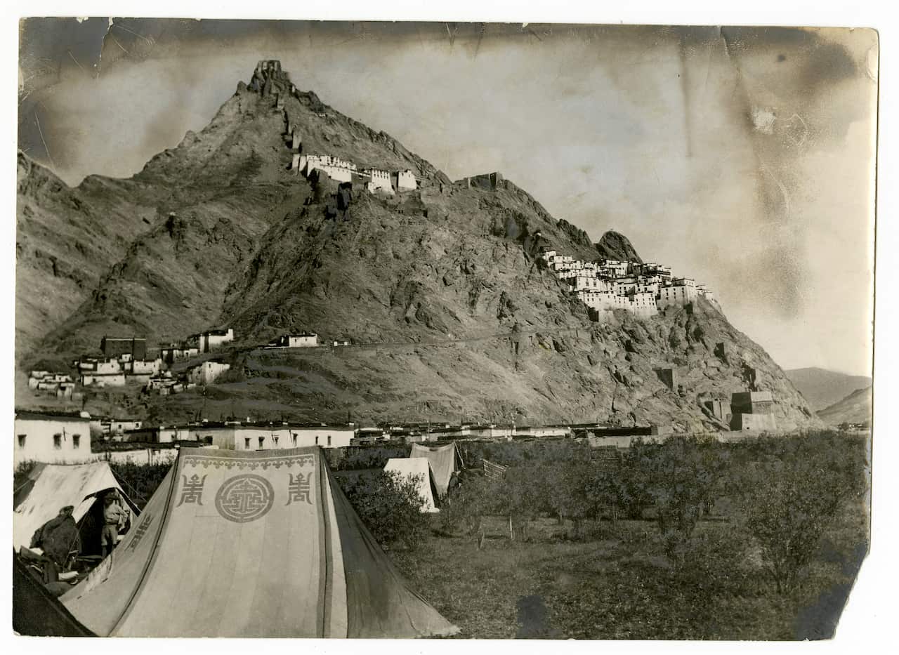 During the 1921 reconnaissance expedition, the group camped near the town of Shekar Dzong. At the time, Nepal was closed to foreigners, so any approach to Everest had to be made from the Tibetan side.