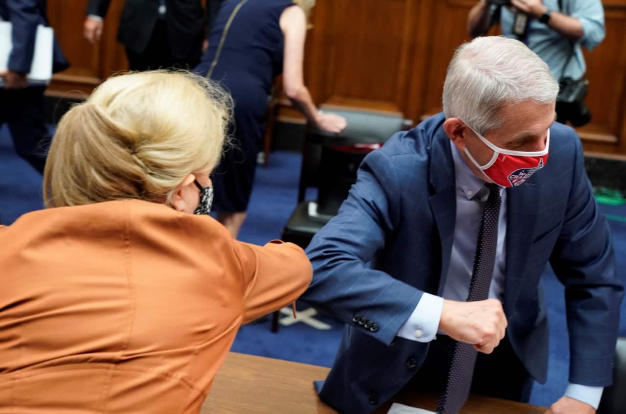 Dr Fauci greeting Rep. Carolyn Maloney and the hearing.