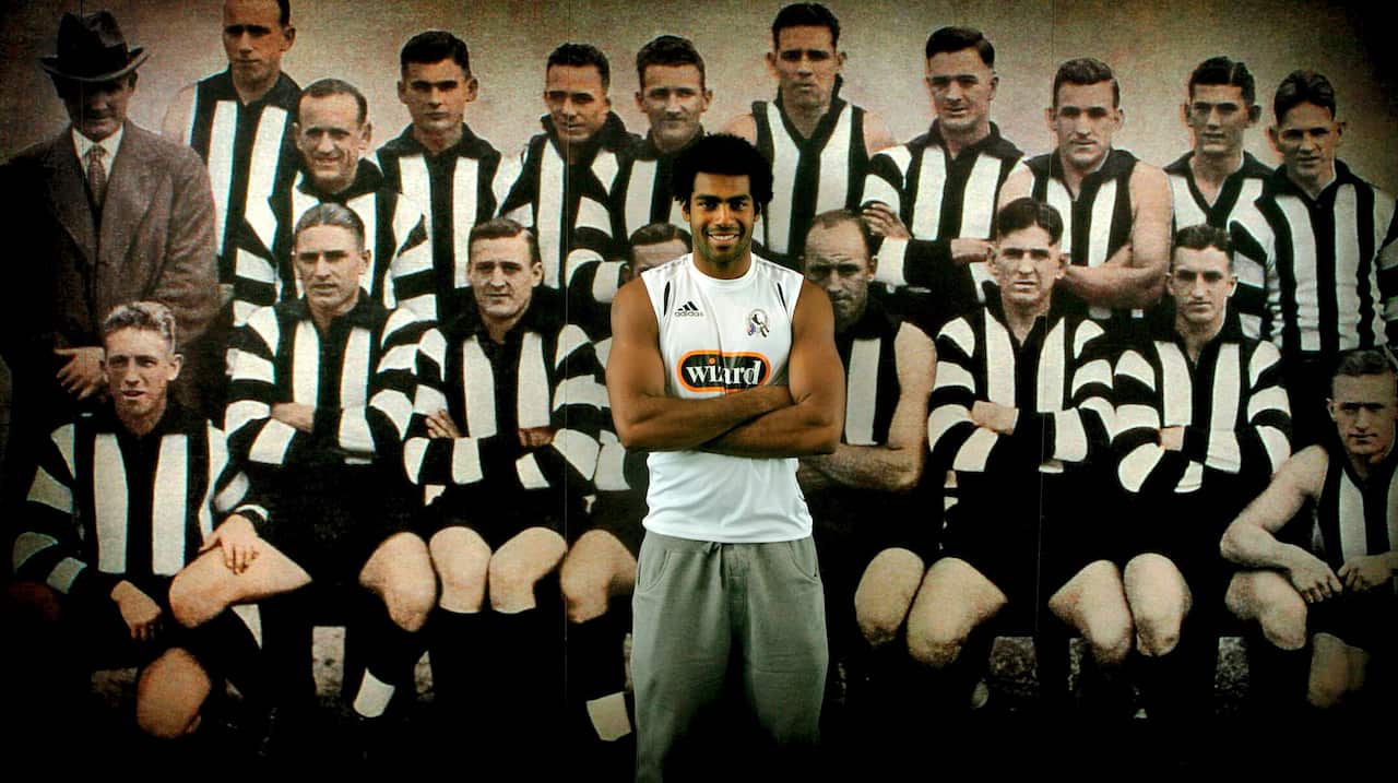 Collingwood's Harry O'Brien and the clubs 1938 premiership team, March 20th 2007. THE AGE Picture by JOHN DONEGAN