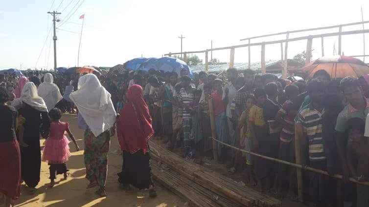 Aid queue at the Kutupalong Camp. 