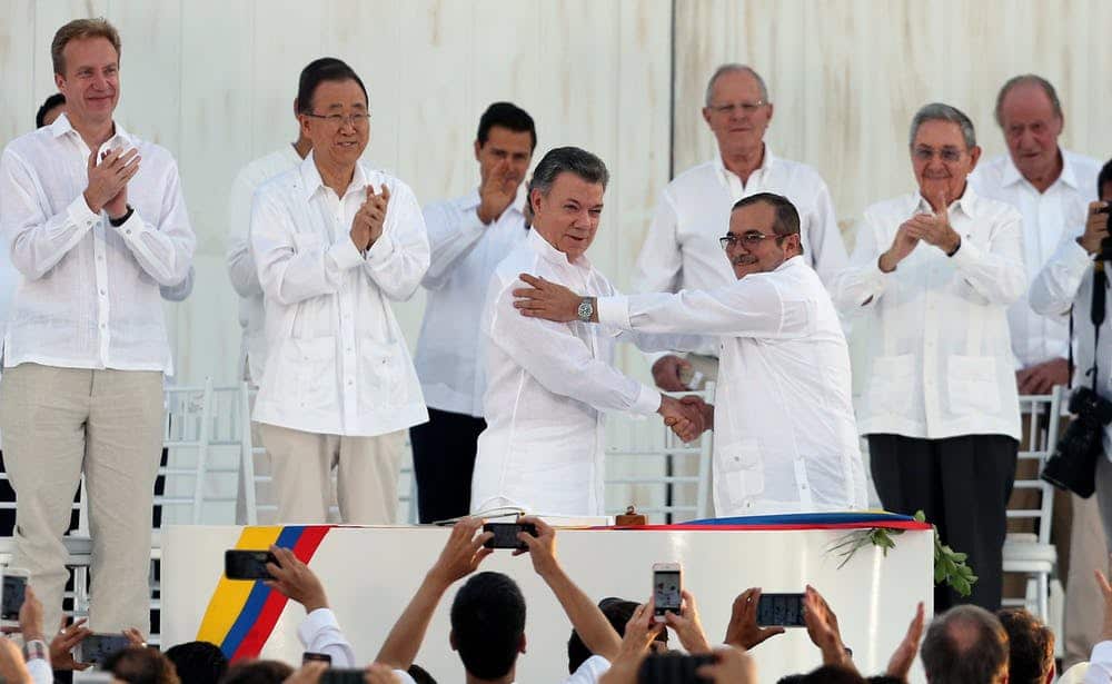 President Juan Manuel Santos shakes hands with FARC commander Rodrigo Lodoño after signing Colombia’s historic peace treaty on Sept. 26, 2016