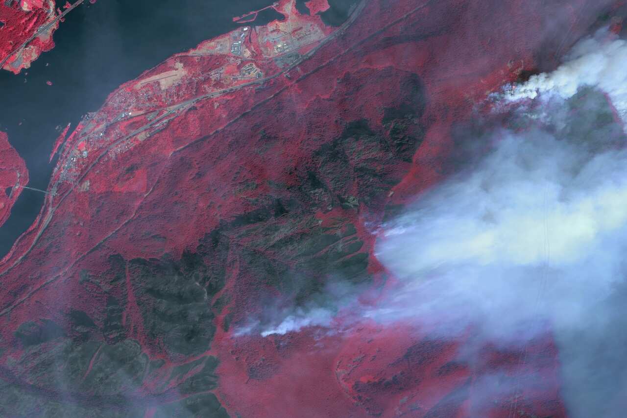 This is a DigitalGlobe overview infra-red satellite imagery of the wildfire in and around Eagle Creek, Oregon.  The red indicates unburnt vegitation.