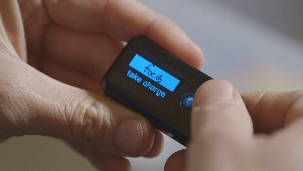 The brain stimulation set-up is powered by the focu.s, a rectangular unit about the size of a USB stick. (SBS)