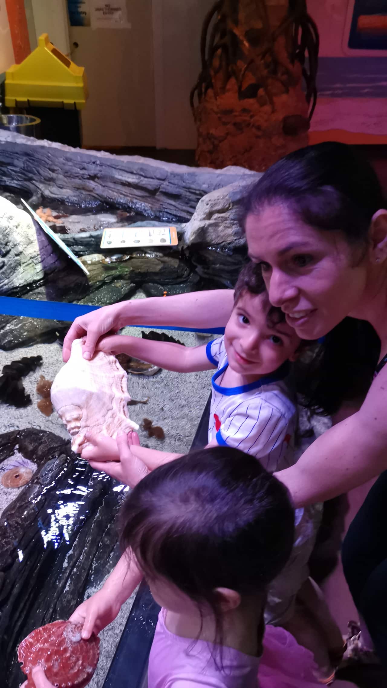 Frankie and Christina at the aquarium