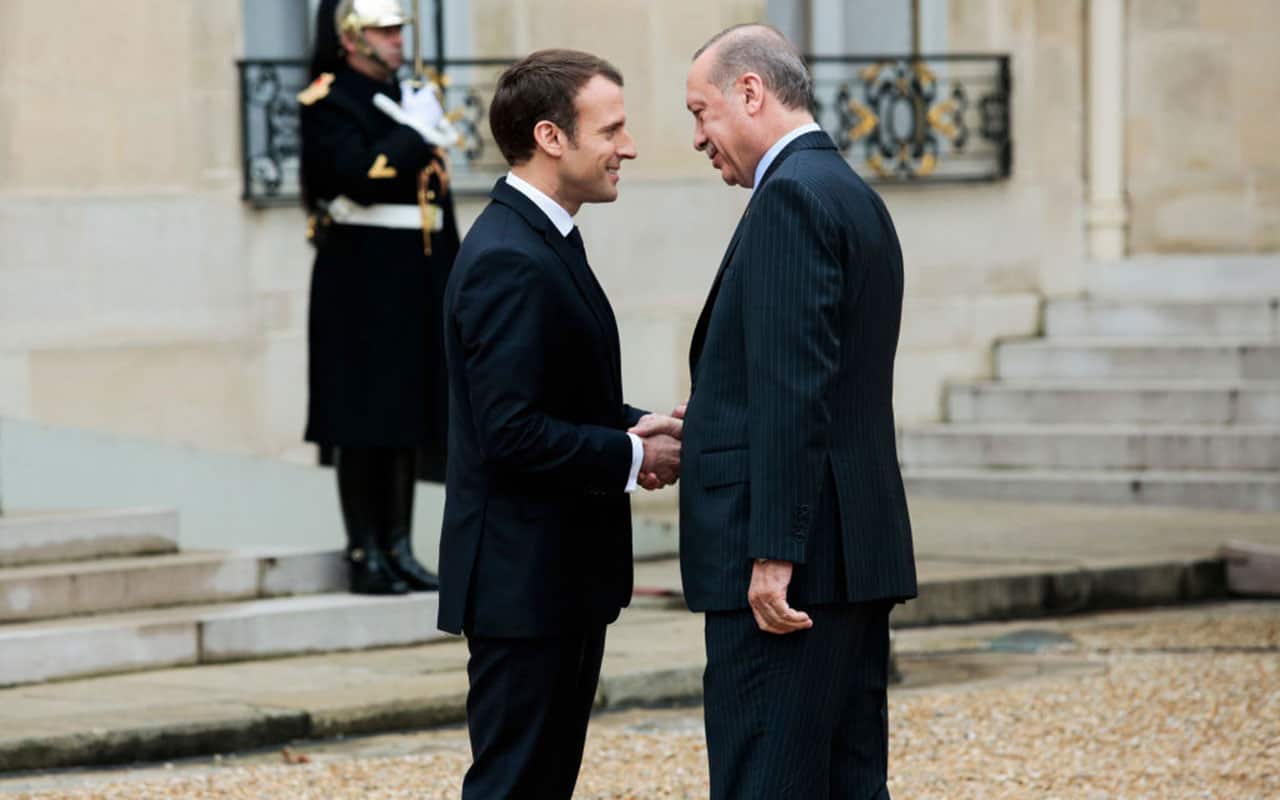 French President Emmanuel Macron (L) welcomes his Turkish counterpart Recep Tayyip Erdogan upon his arrival for their meeting and luncheon on January 5, 2018.