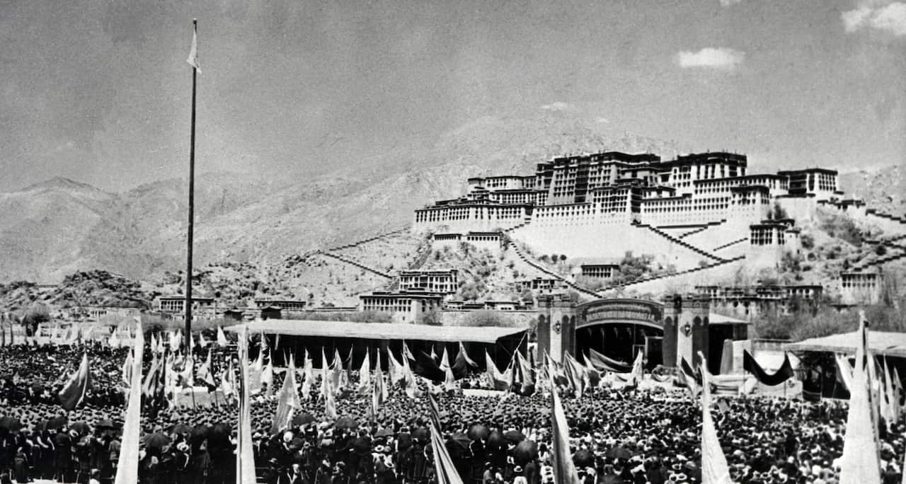 Tibetans gather during armed uprising ag