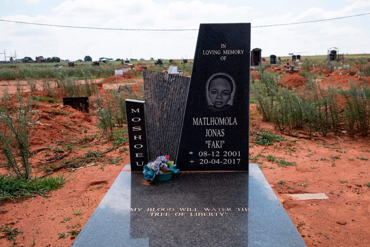 The grave of Mathomola Moshoeu in a graveyard outside Coligny.