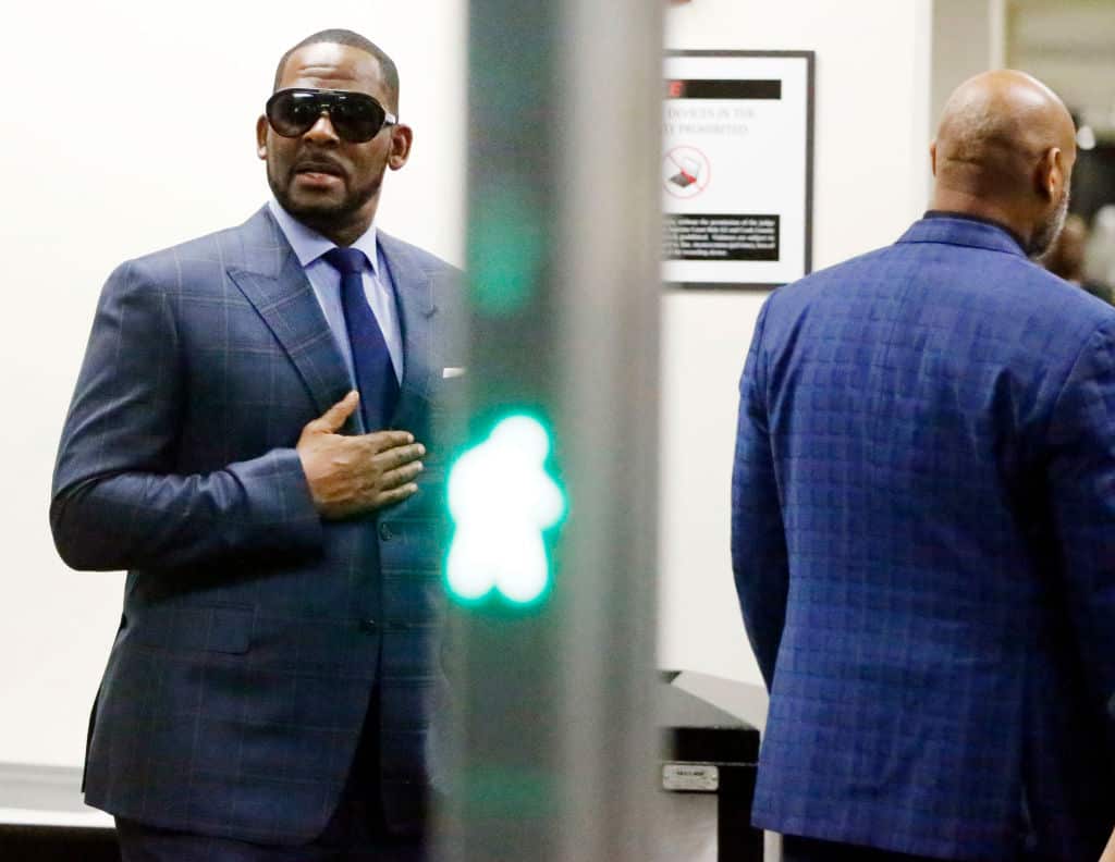 R Kelly arrives at the Daley Center for his hearing on child support.