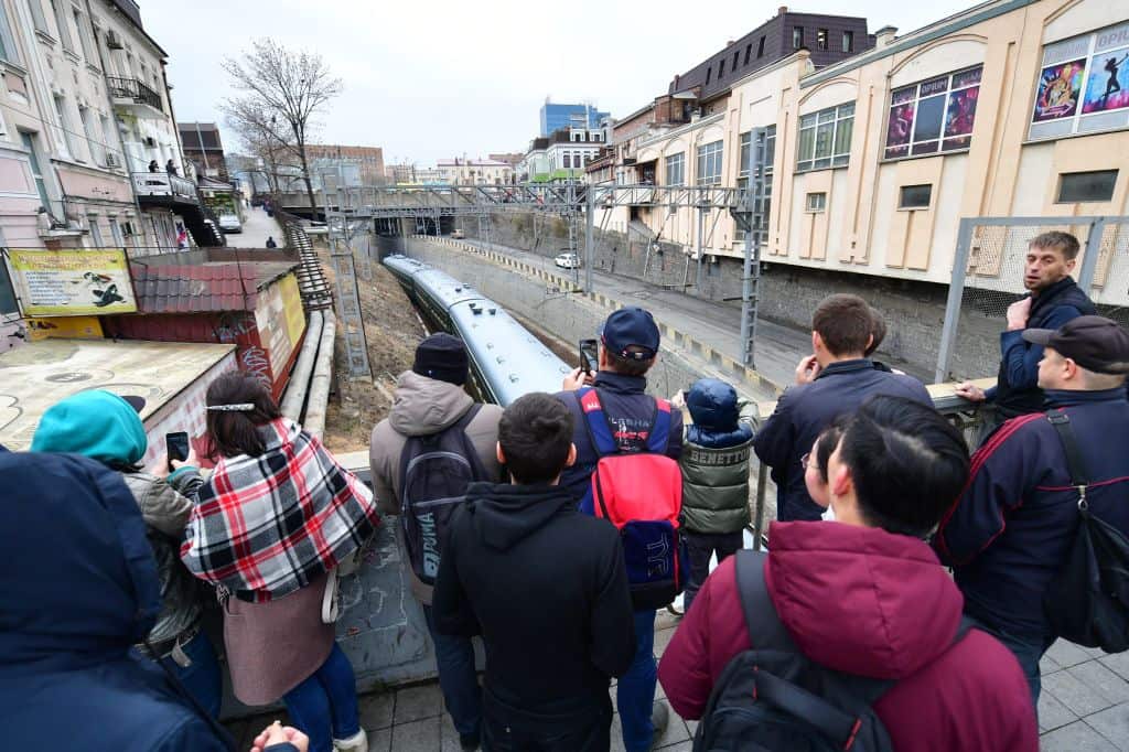 A train believed to be carrying Kim Jong-un arrives in Vladivostok.