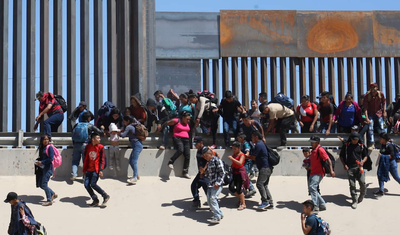 People who unlawfully enter the United States and are in the country on humanitarian grounds are not able to apply for green cards, the US top court has ruled.