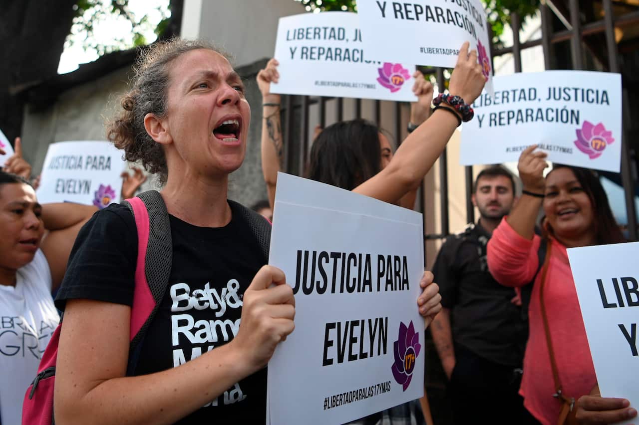 Activists demanding freedom, justice and redress for Salvadorean rape victim Evelyn Beatríz Hernández Cruz.