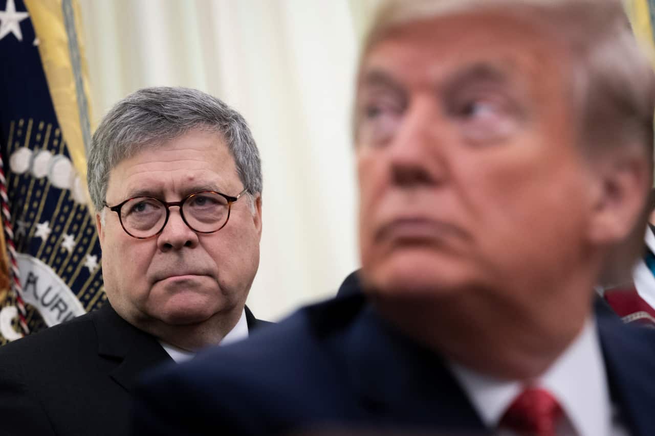 (L-R) U.S. Attorney General William Barr and U.S. President Donald Trump.